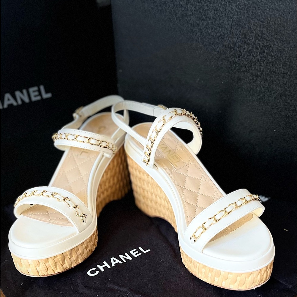 CHANEL Gorgeous Lambskin Ivory Sandals. Spring/Summer Cruise Collection